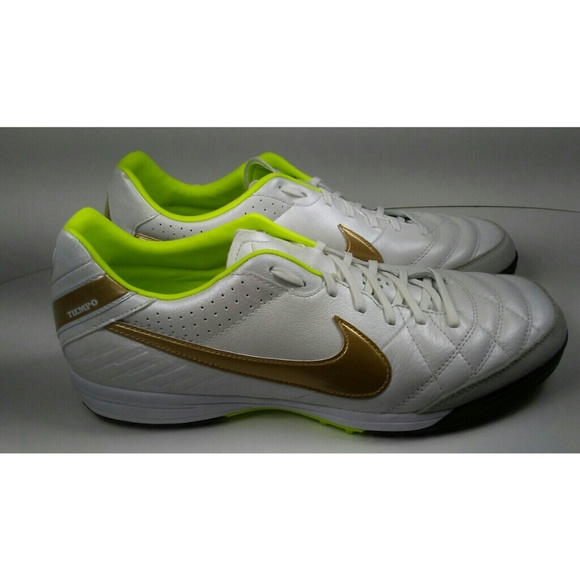 Athletic_Shoes